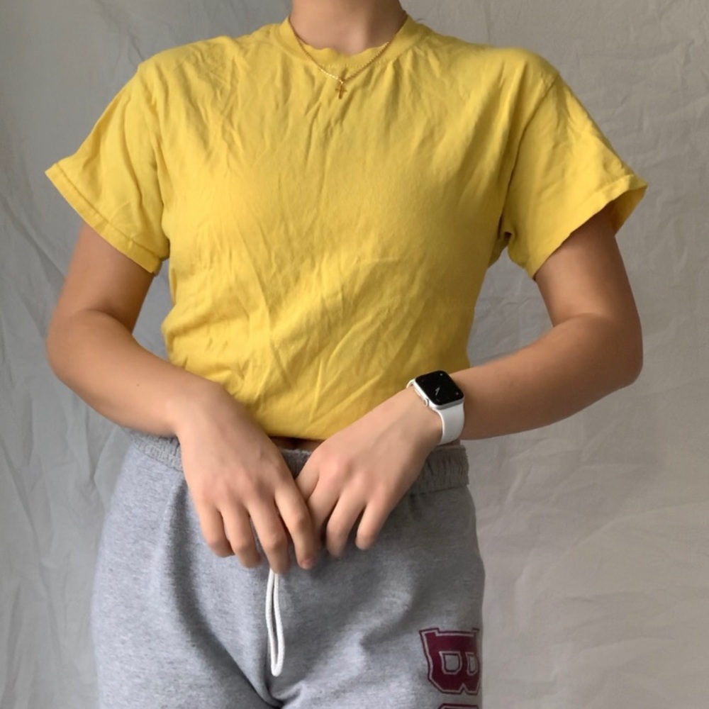 Basic yellow tee🌼 - Picture 2 of 6
